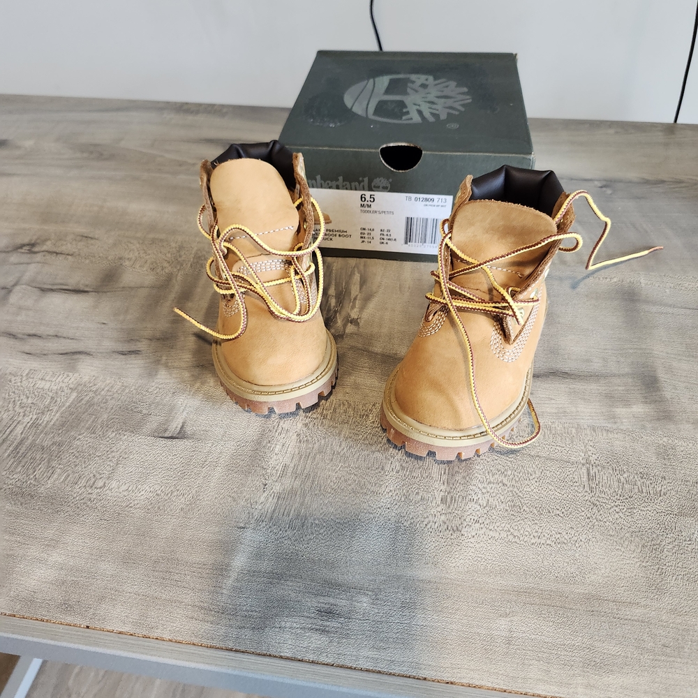 Timberland Wheat Leather Upper Boots